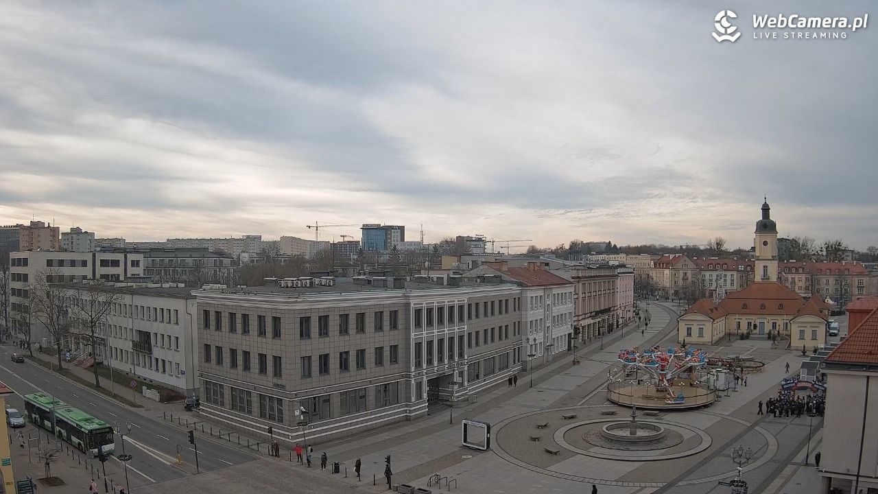 BIAŁYSTOK - widok na Rynek Kościuszki NOWOŚĆ - 17 grudzień 2025, 11:00