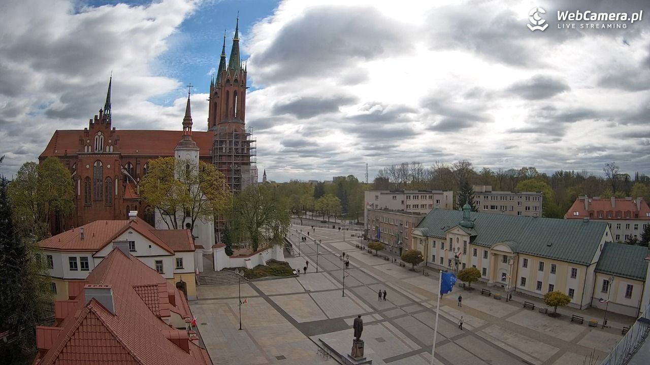 BIAŁYSTOK - widok na Archikatedrę NOWOŚĆ - 01 maj 2026, 10:30