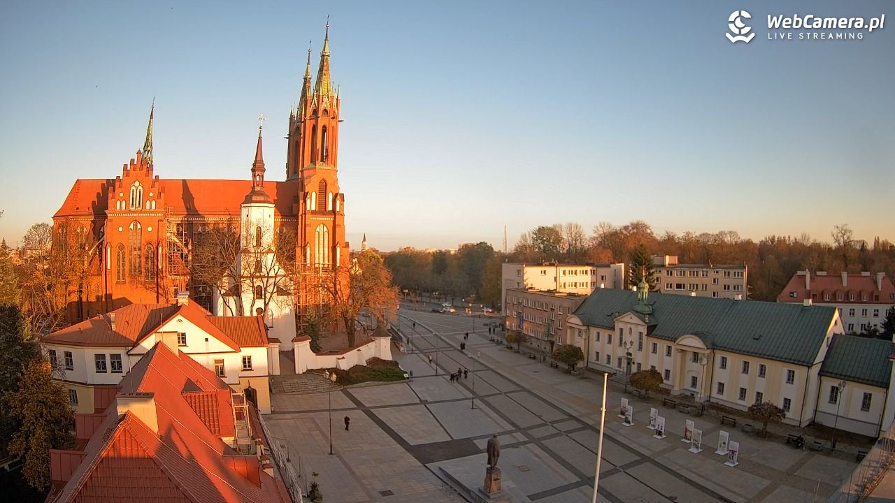 BIAŁYSTOK - widok na Archikatedrę NOWOŚĆ - 28 październik 2026, 19:56