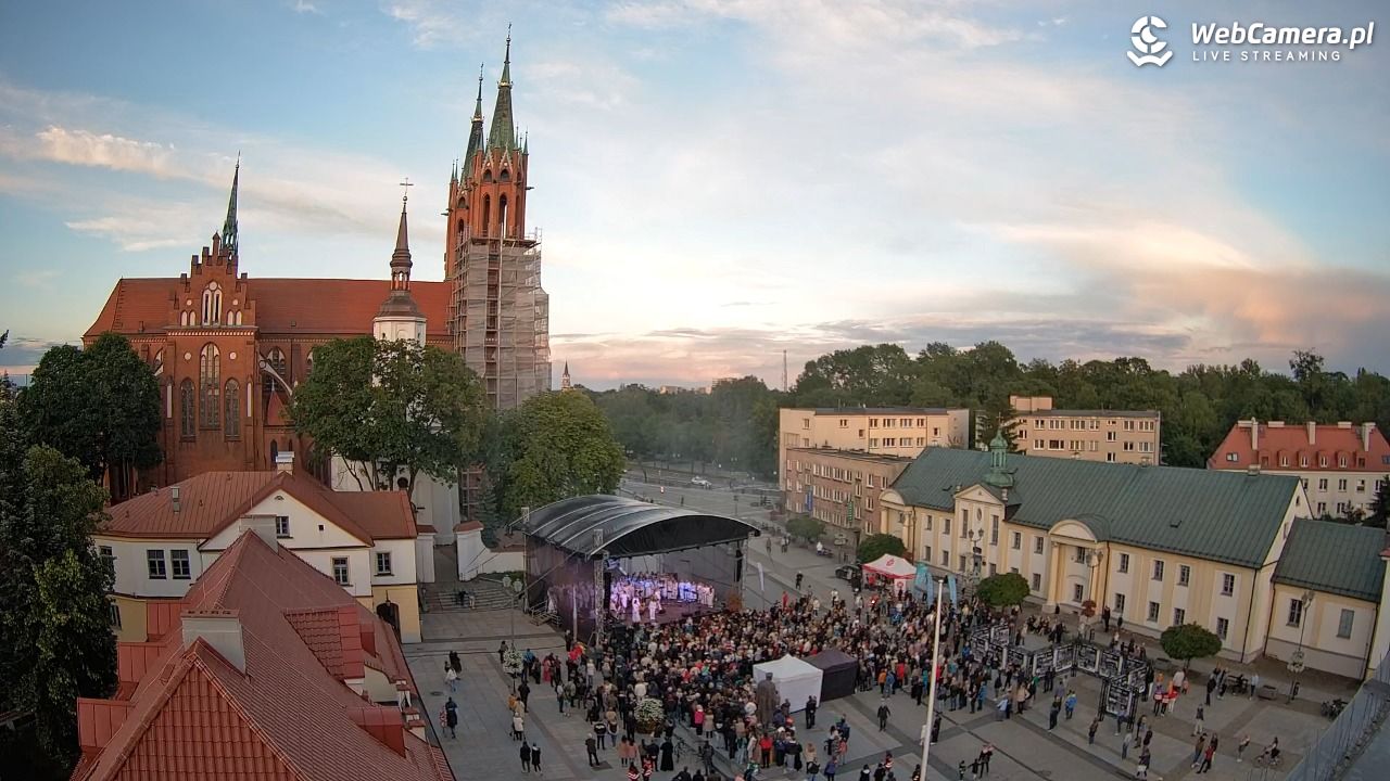 BIAŁYSTOK - widok na Archikatedrę NOWOŚĆ - 14 czerwiec 2026, 20:29