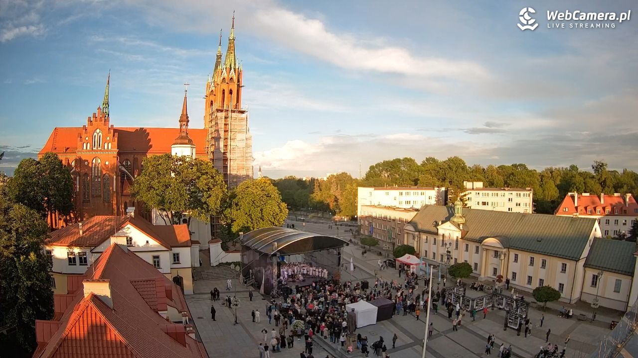 BIAŁYSTOK - widok na Archikatedrę NOWOŚĆ - 14 czerwiec 2026, 20:07