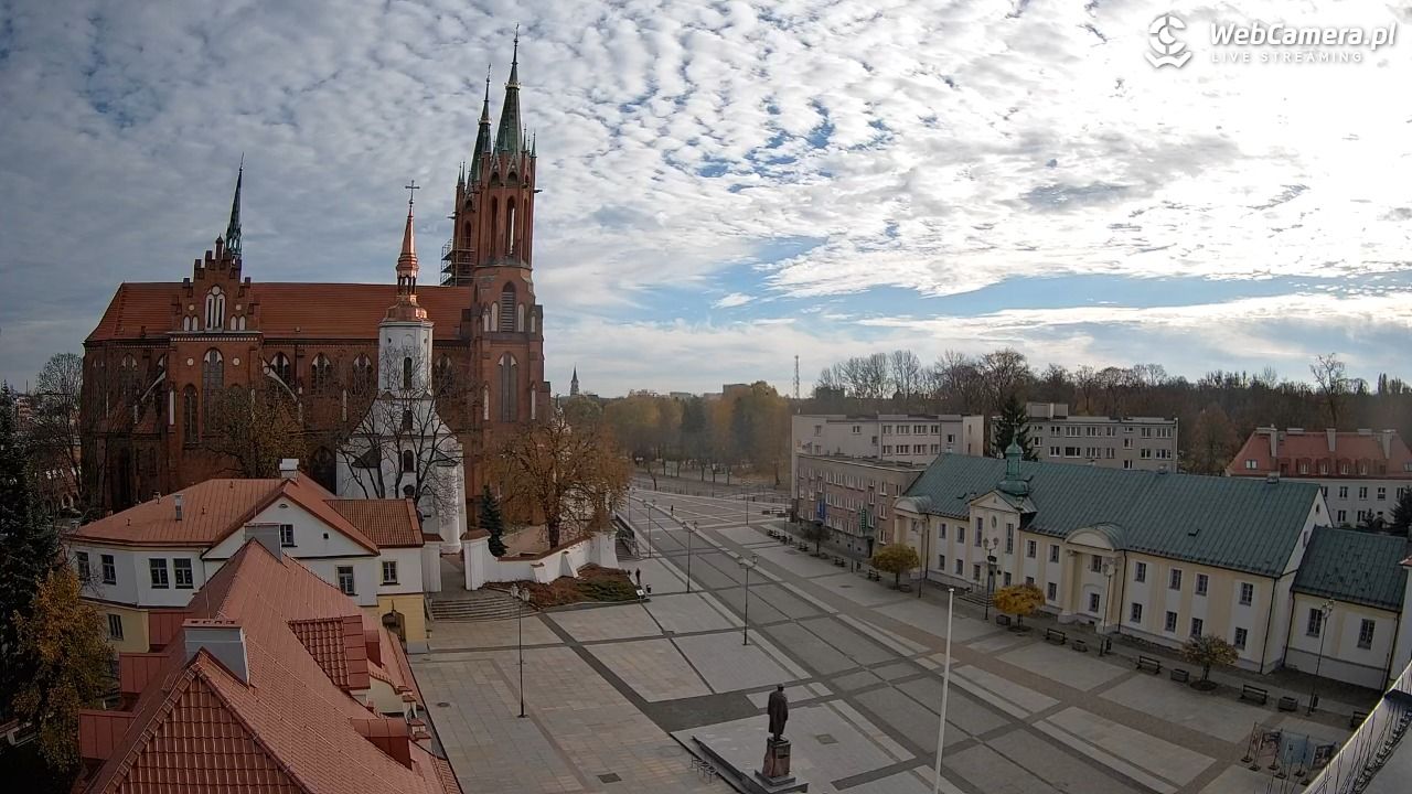 BIAŁYSTOK - widok na Archikatedrę NOWOŚĆ - 01 listopad 2025, 10:17