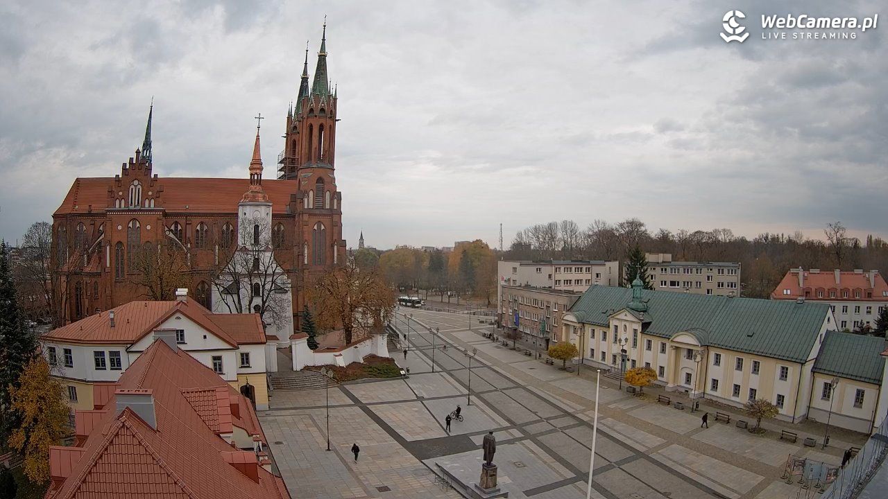 BIAŁYSTOK - widok na Archikatedrę NOWOŚĆ - 02 listopad 2025, 13:36