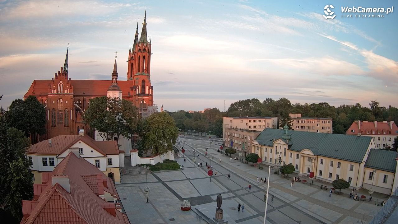 BIAŁYSTOK - widok na Archikatedrę NOWOŚĆ - 25 lipiec 2026, 20:19