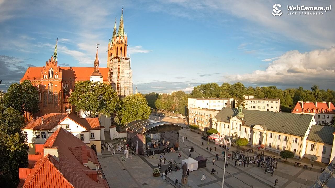 BIAŁYSTOK - widok na Archikatedrę NOWOŚĆ - 14 czerwiec 2026, 19:43