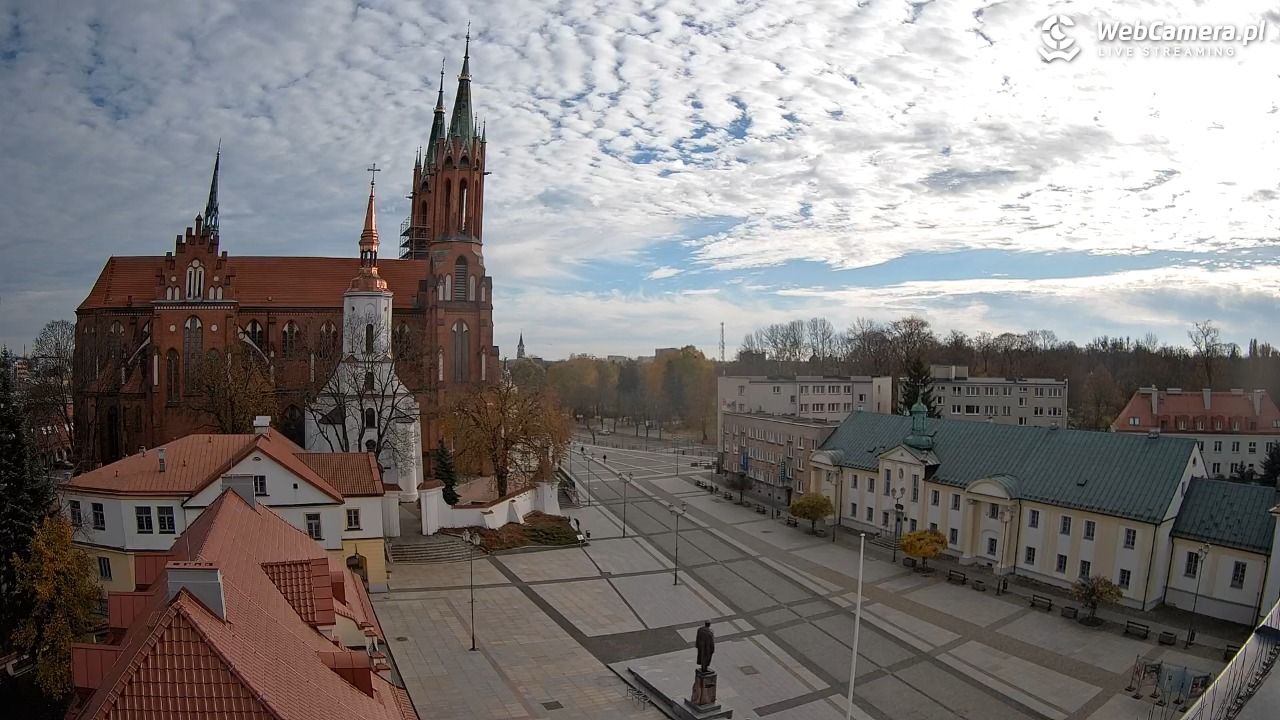 BIAŁYSTOK - widok na Archikatedrę NOWOŚĆ - 01 listopad 2025, 10:17