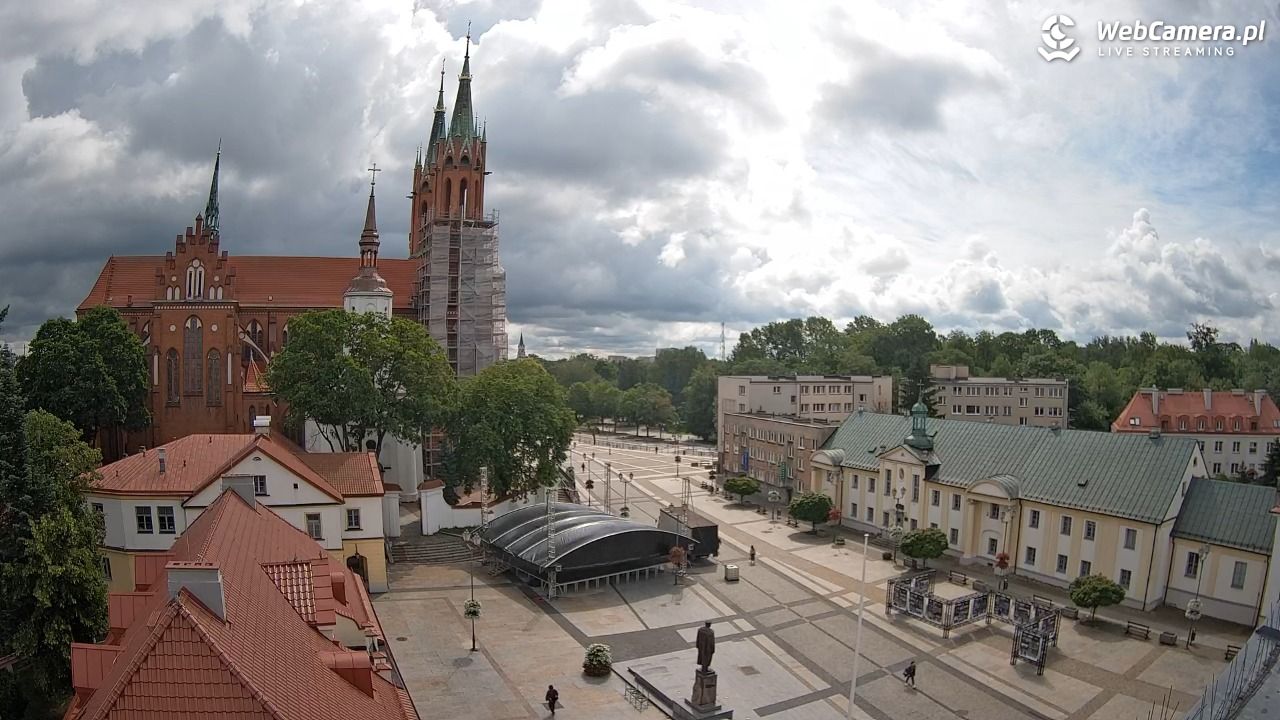 BIAŁYSTOK - widok na Archikatedrę NOWOŚĆ - 15 czerwiec 2026, 10:02