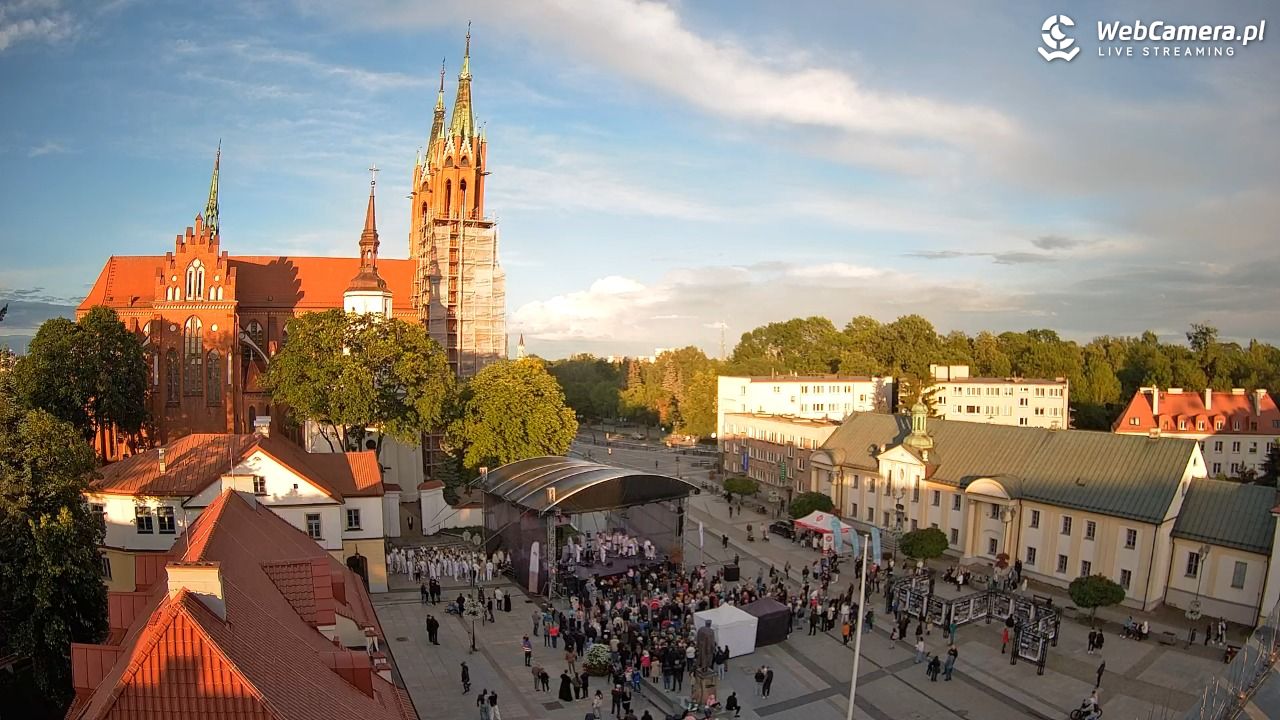 BIAŁYSTOK - widok na Archikatedrę NOWOŚĆ - 14 czerwiec 2026, 20:04