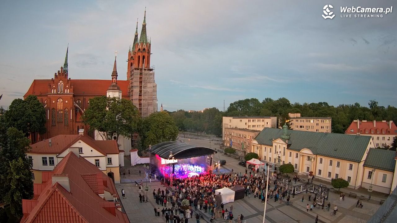 BIAŁYSTOK - widok na Archikatedrę NOWOŚĆ - 14 czerwiec 2026, 21:24