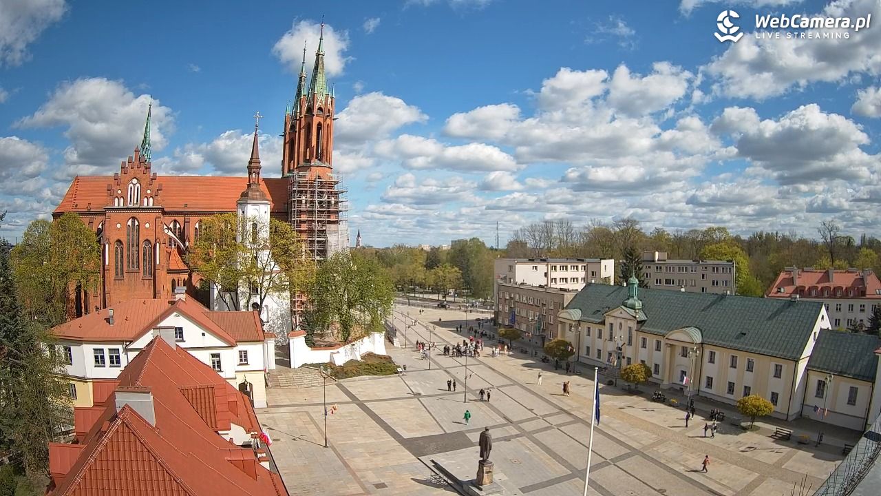BIAŁYSTOK - widok na Archikatedrę NOWOŚĆ - 01 maj 2026, 14:56