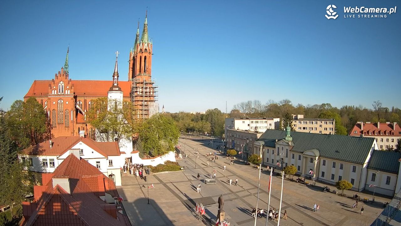 BIAŁYSTOK - widok na Archikatedrę NOWOŚĆ - 02 maj 2026, 17:48
