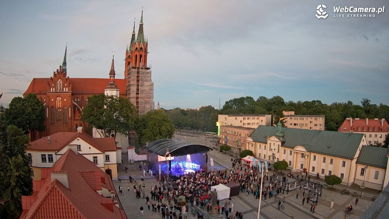 BIAŁYSTOK - widok na Archikatedrę NOWOŚĆ - 14 czerwiec 2026, 21:21