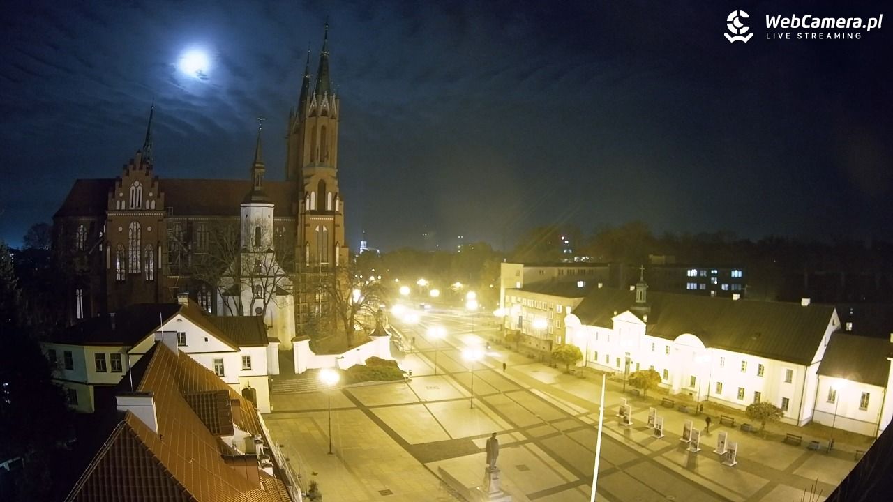 BIAŁYSTOK - widok na Archikatedrę NOWOŚĆ - 28 październik 2026, 19:56