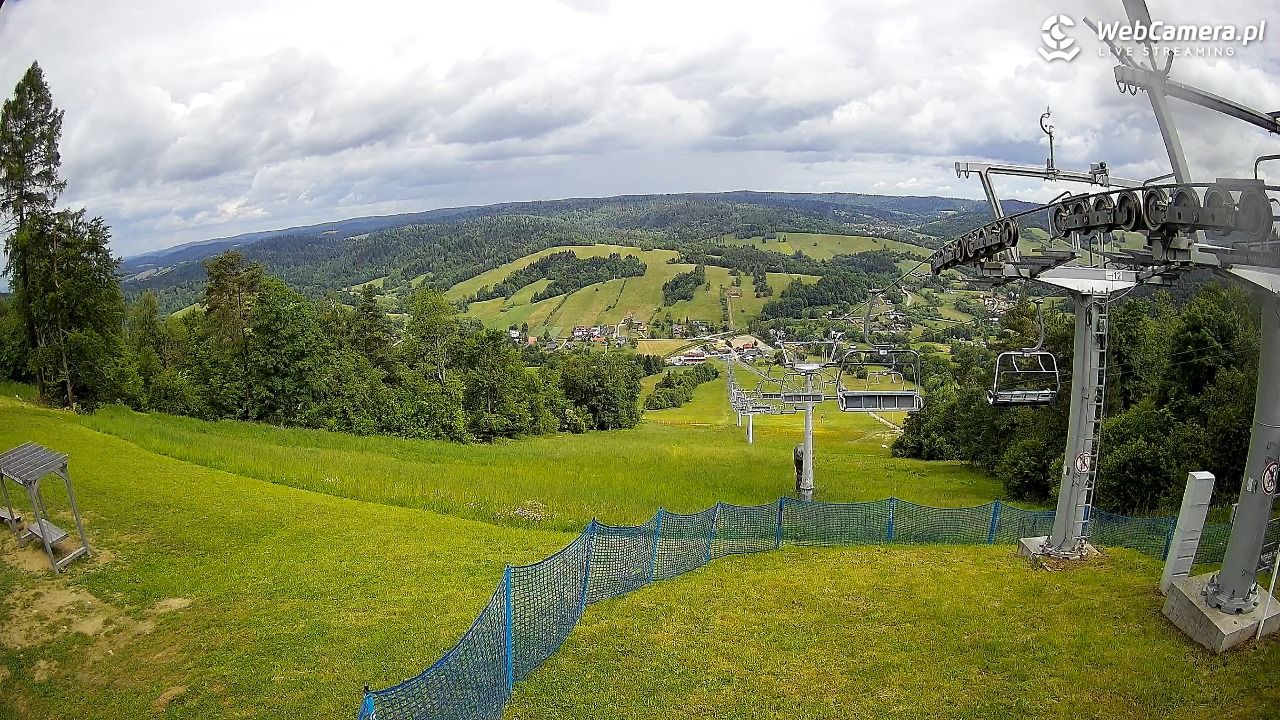 BIESZCZAD.ski Wańkowa - widok z górnej stacji narciarskiej - 15 czerwiec 2026, 10:42
