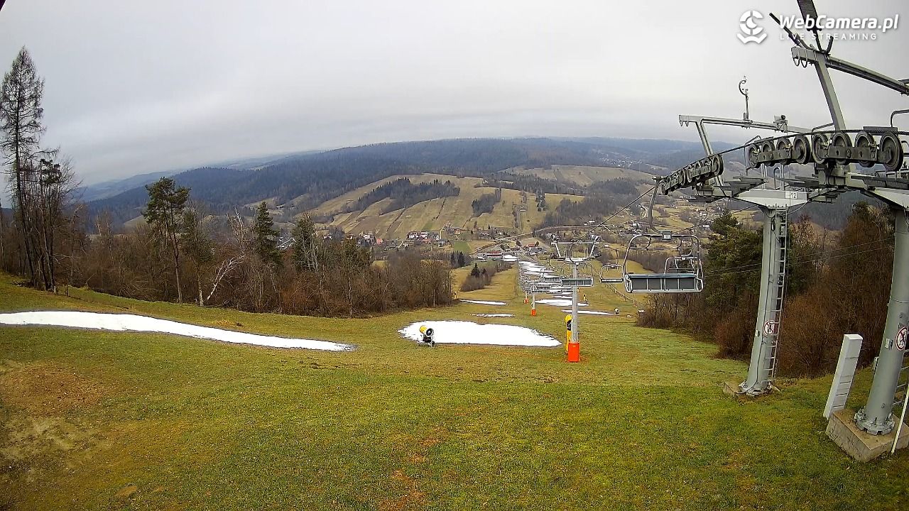 BIESZCZAD.ski Wańkowa - widok z górnej stacji narciarskiej - 22 grudzień 2025, 12:53