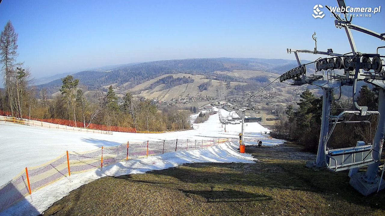 BIESZCZAD.ski Wańkowa - widok z górnej stacji narciarskiej - 18 marzec 2026, 08:40