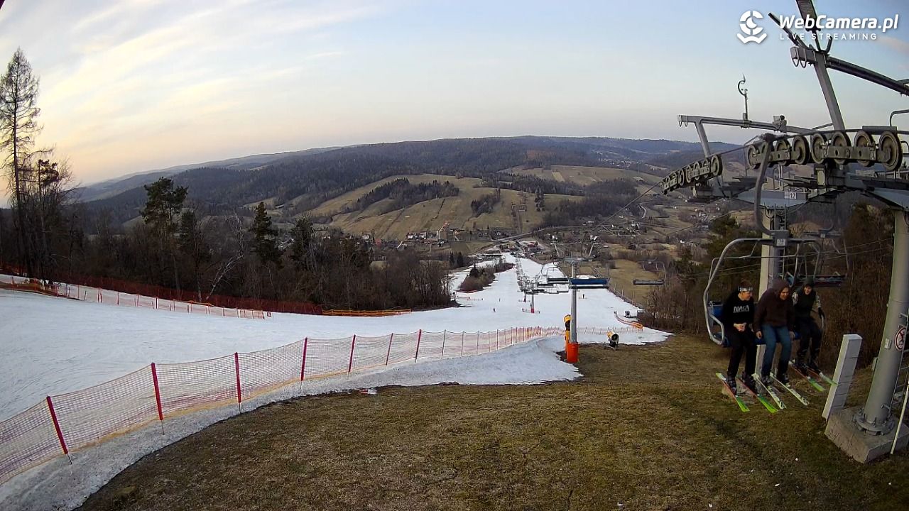 BIESZCZAD.ski Wańkowa - widok z górnej stacji narciarskiej - 22 marzec 2026, 17:33