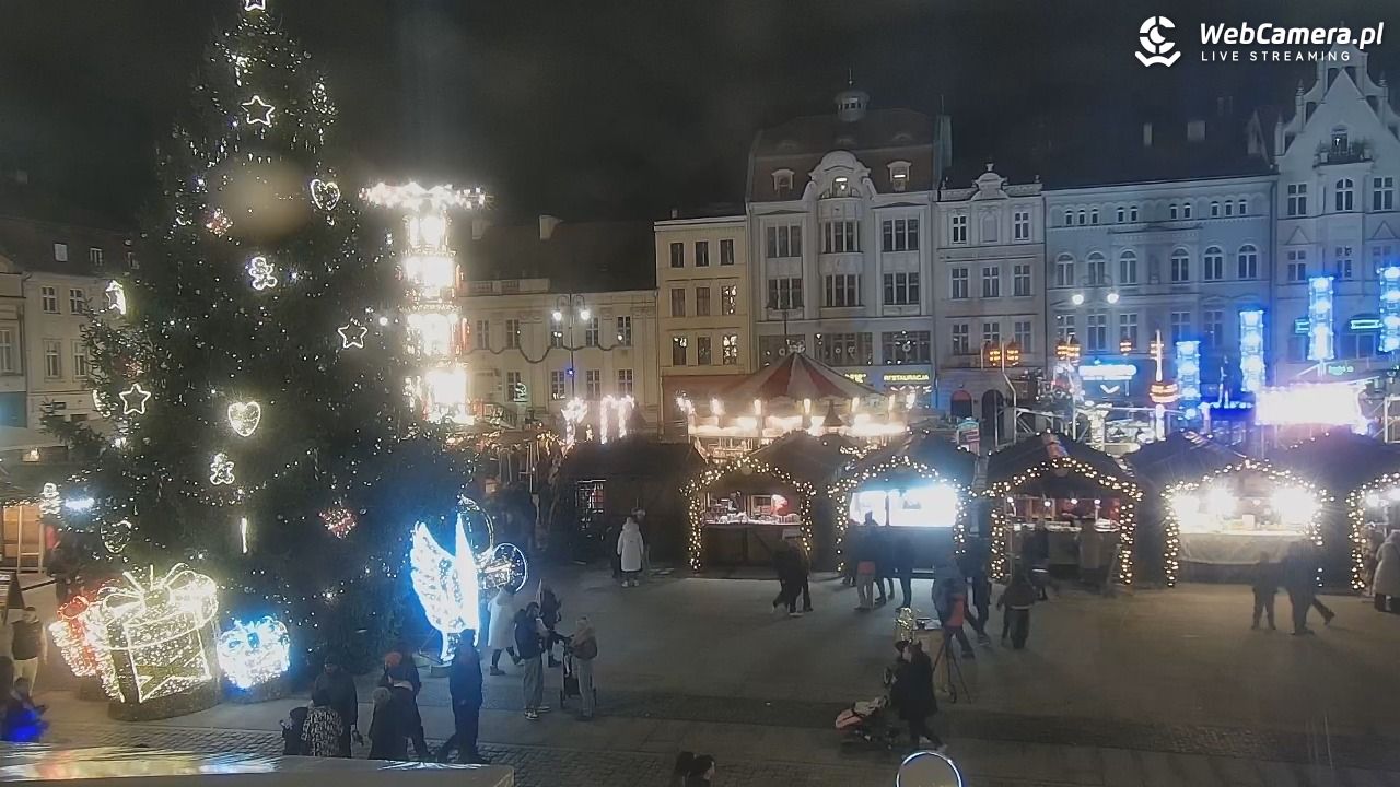 Bydgoszcz - widok na Rynek - 21 grudzień 2025, 19:50
