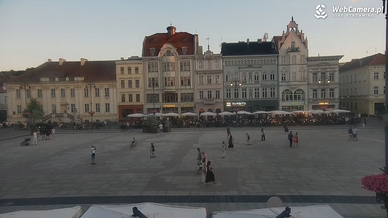 Bydgoszcz - widok na Rynek - 14 sierpień 2026, 20:08