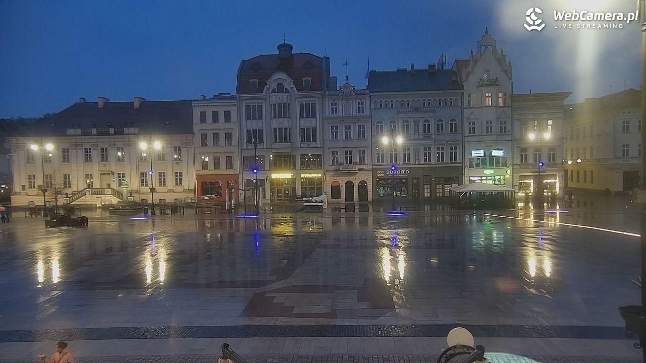 Bydgoszcz - widok na Rynek - 05 kwiecień 2026, 19:47