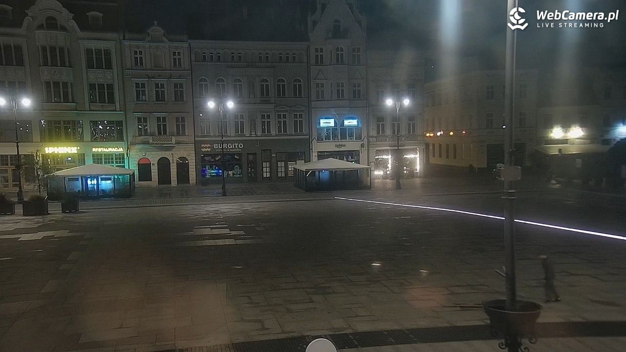 Bydgoszcz - widok na Rynek - 03 listopad 2025, 23:48