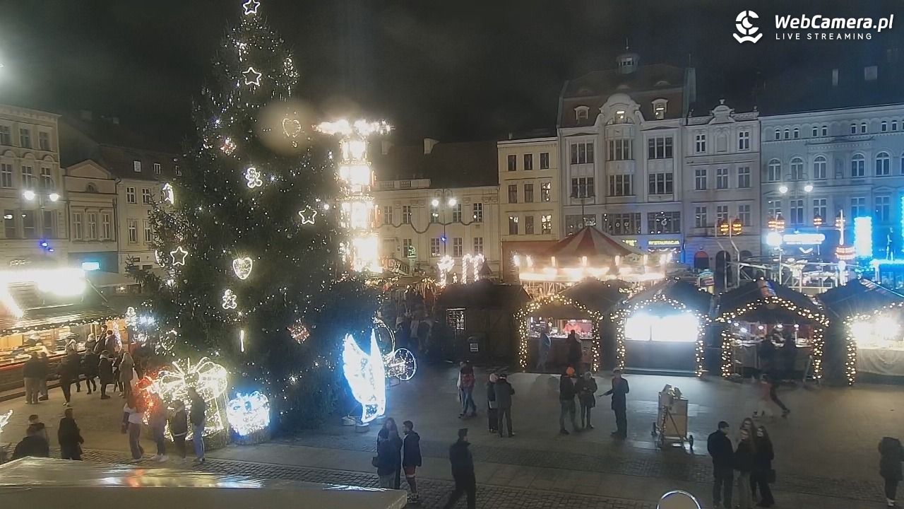 Bydgoszcz - widok na Rynek - 20 grudzień 2025, 20:18