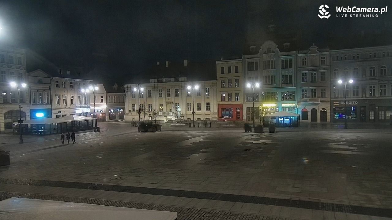 Bydgoszcz - widok na Rynek - 03 listopad 2025, 22:20
