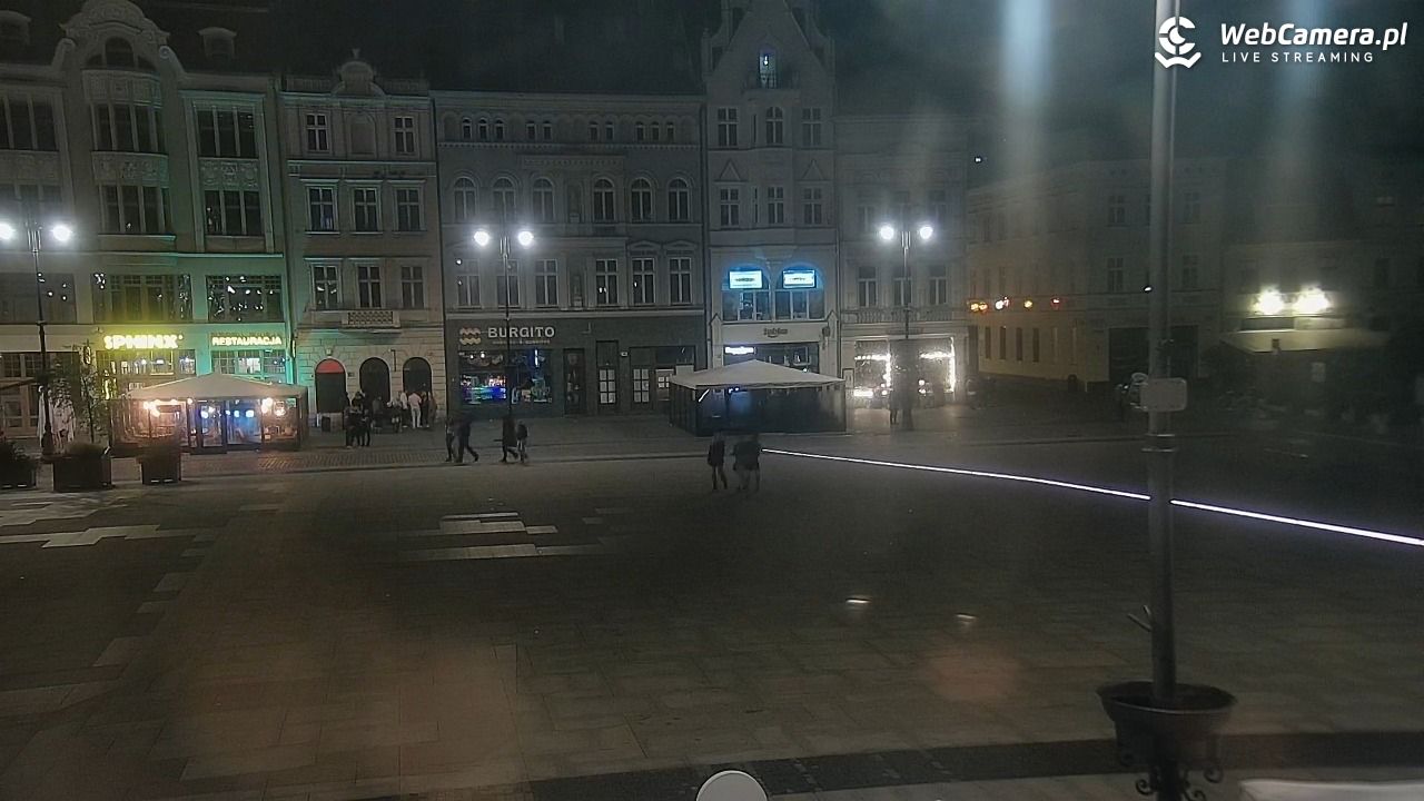 Bydgoszcz - widok na Rynek - 01 listopad 2025, 00:19