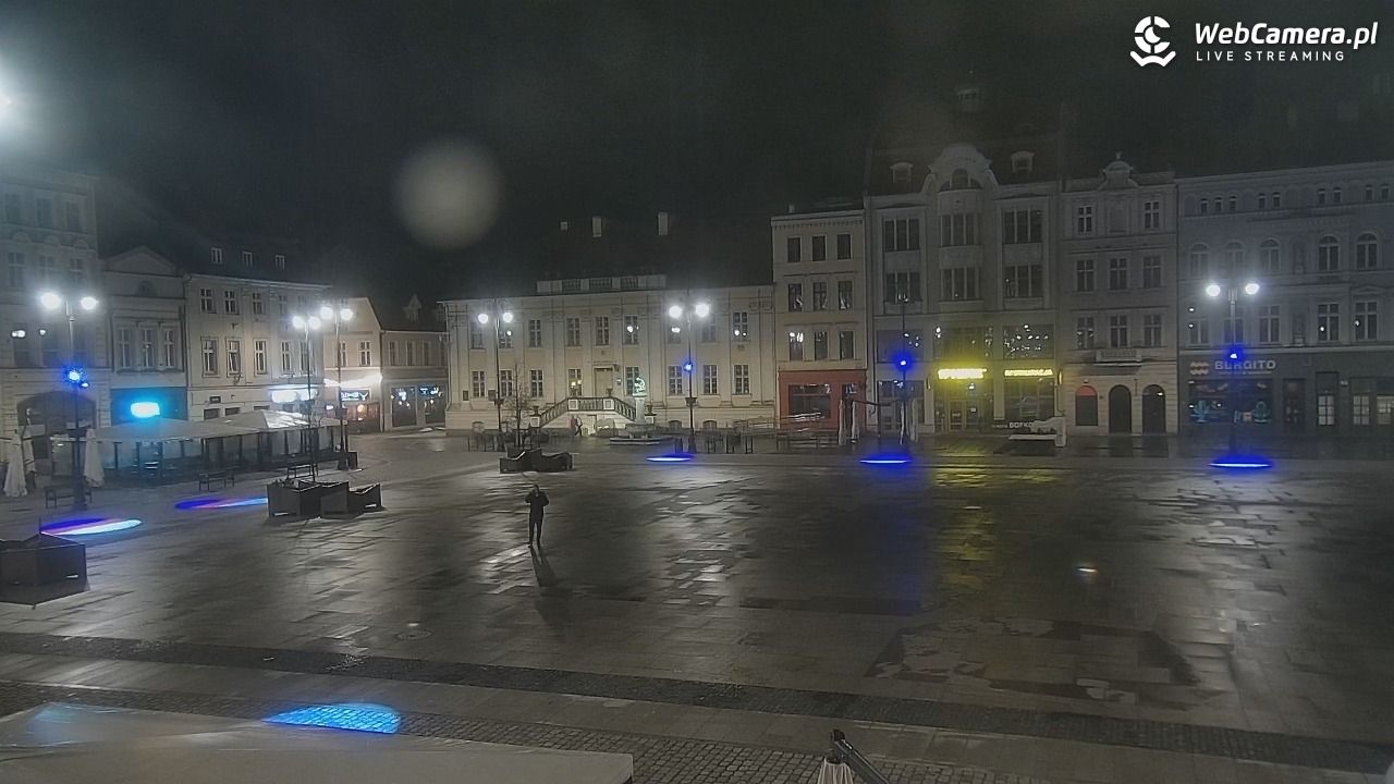 Bydgoszcz - widok na Rynek - 05 kwiecień 2026, 22:43