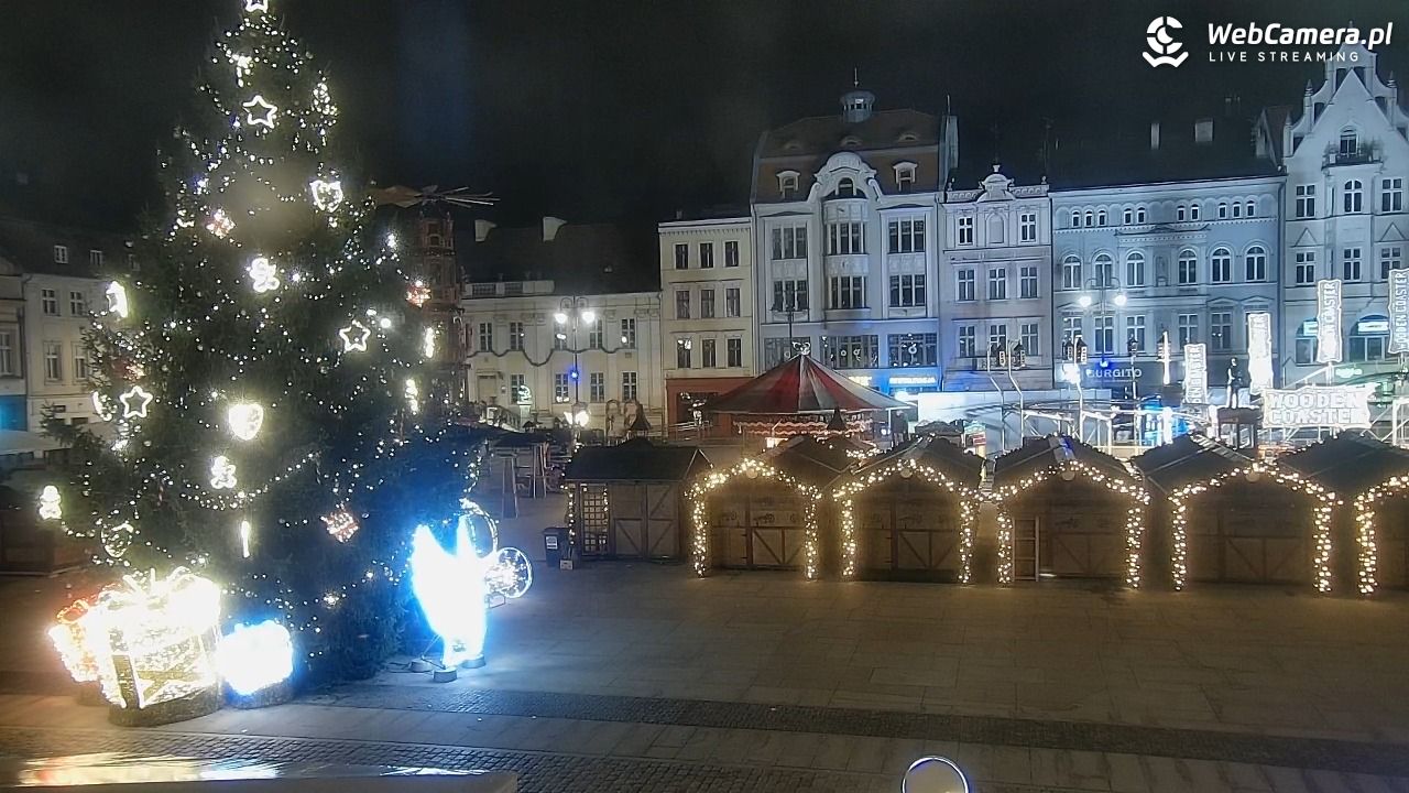 Bydgoszcz - widok na Rynek - 21 grudzień 2025, 23:49