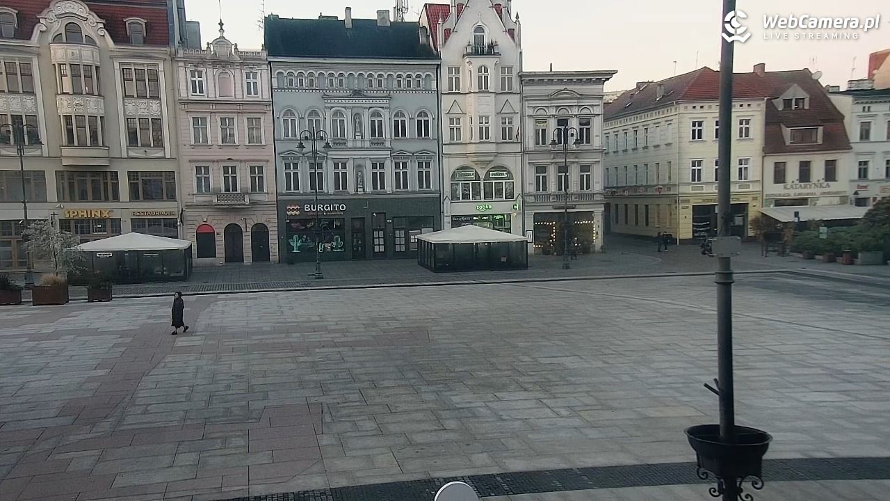 Bydgoszcz - widok na Rynek - 05 listopad 2025, 06:59