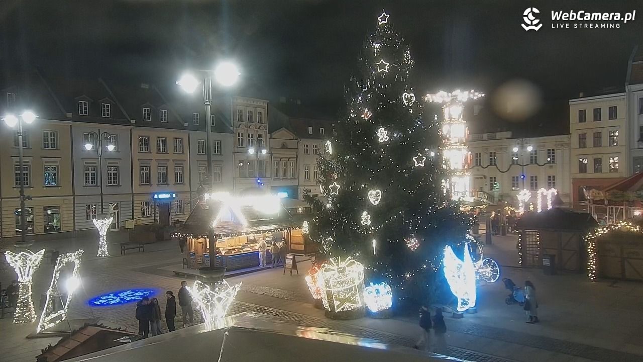 Bydgoszcz - widok na Rynek - 21 grudzień 2025, 21:49