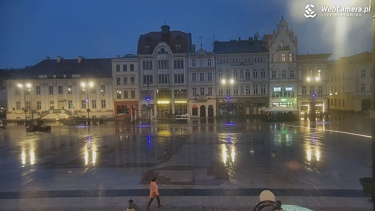 Bydgoszcz - widok na Rynek - 05 kwiecień 2026, 19:47