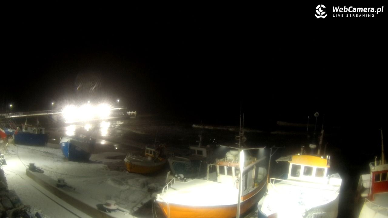 CHŁOPY - widok na kutry rybackie - 27 styczeń 2026, 23:16