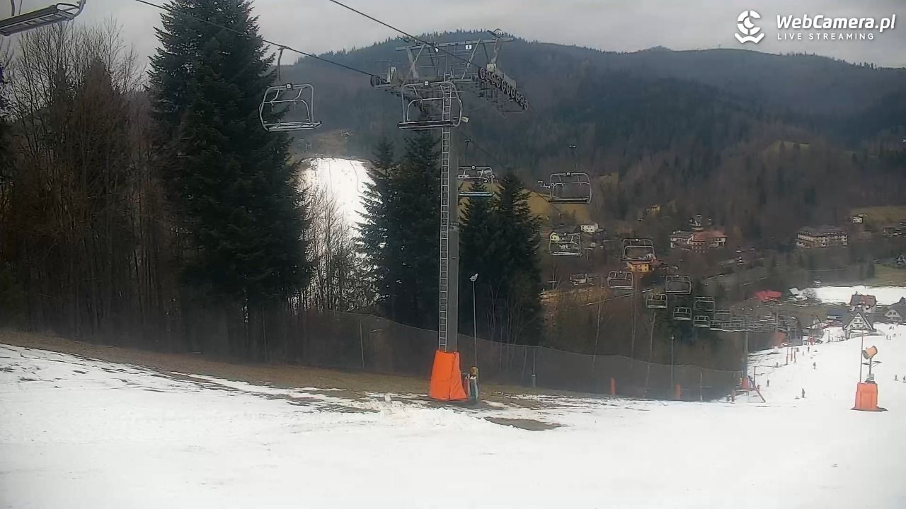 Cieńków - Stacja Narciarska widok z góry - 07 grudzień 2025, 11:21