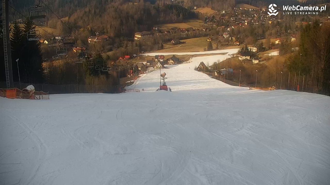 Cieńków - Stacja Narciarska widok z góry - 04 marzec 2026, 15:17