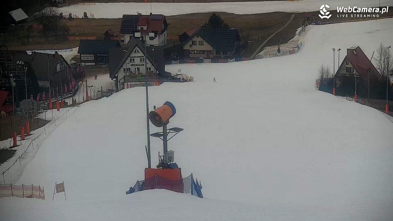 Cieńków - Stacja Narciarska widok z góry - 04 marzec 2026, 13:47