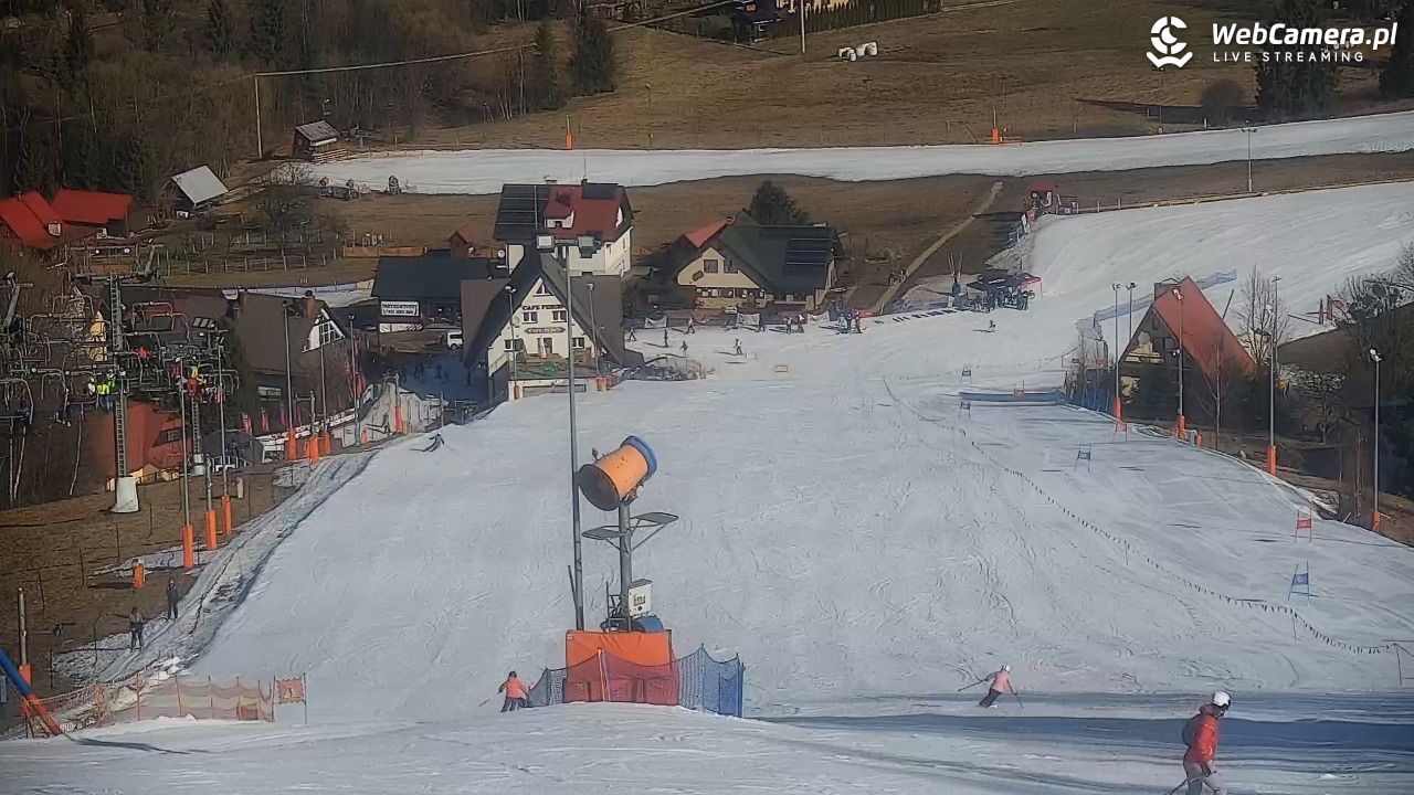Cieńków - Stacja Narciarska widok z góry - 08 marzec 2026, 09:35
