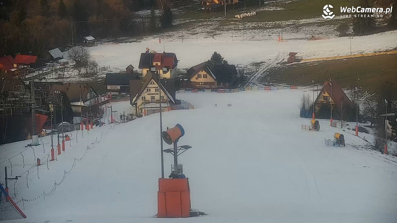 Cieńków - Stacja Narciarska widok z góry - 06 grudzień 2025, 14:23