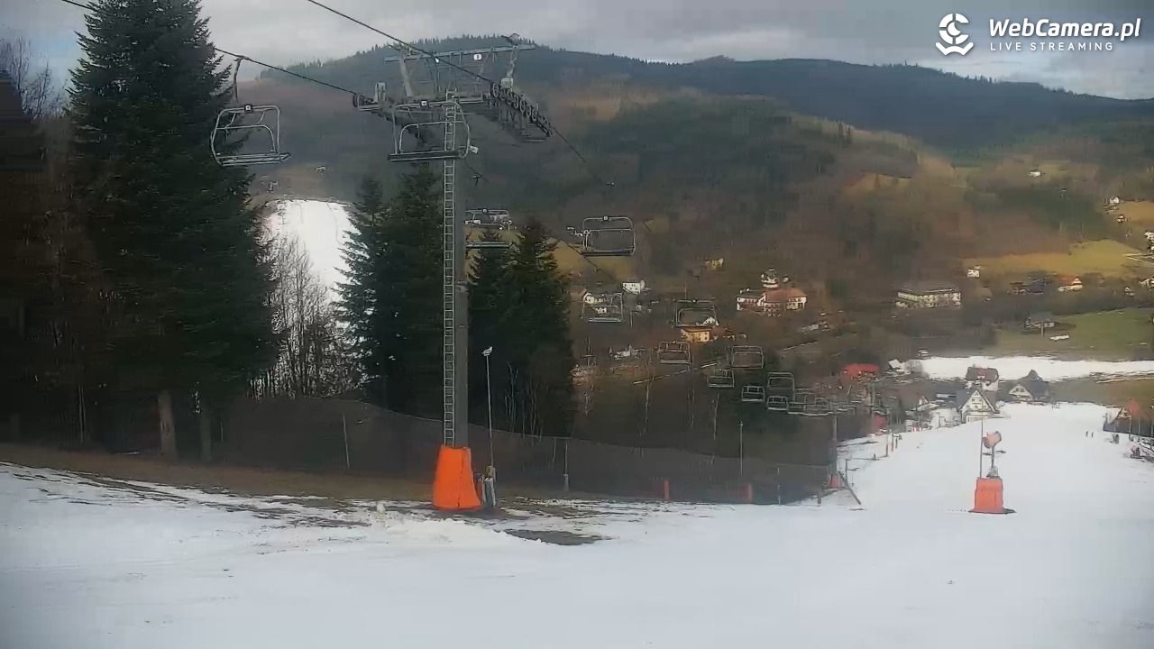 Cieńków - Stacja Narciarska widok z góry - 07 grudzień 2025, 10:29