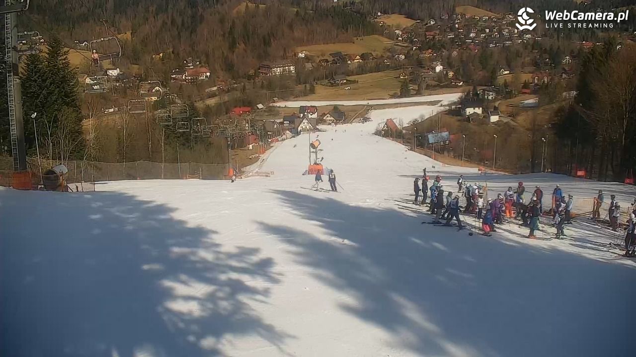 Cieńków - Stacja Narciarska widok z góry - 08 marzec 2026, 10:28