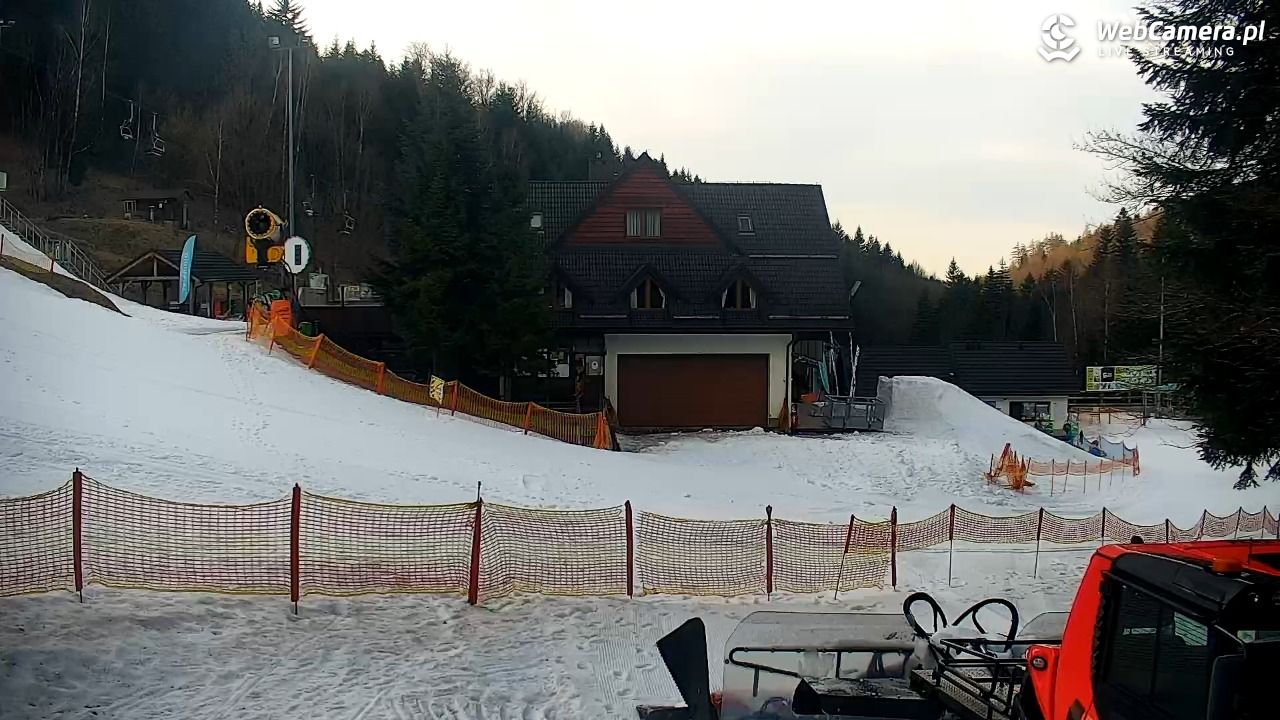 Rzyki - widok na dolny stok i orczyk w Czarnym Groniu - 08 marzec 2026, 16:19