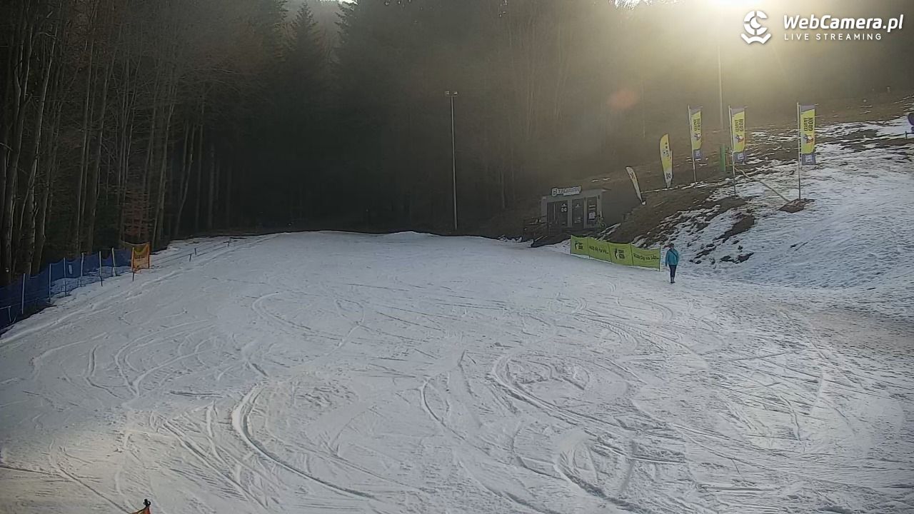 Rzyki - widok na dolny stok i orczyk w Czarnym Groniu - 08 marzec 2026, 15:04