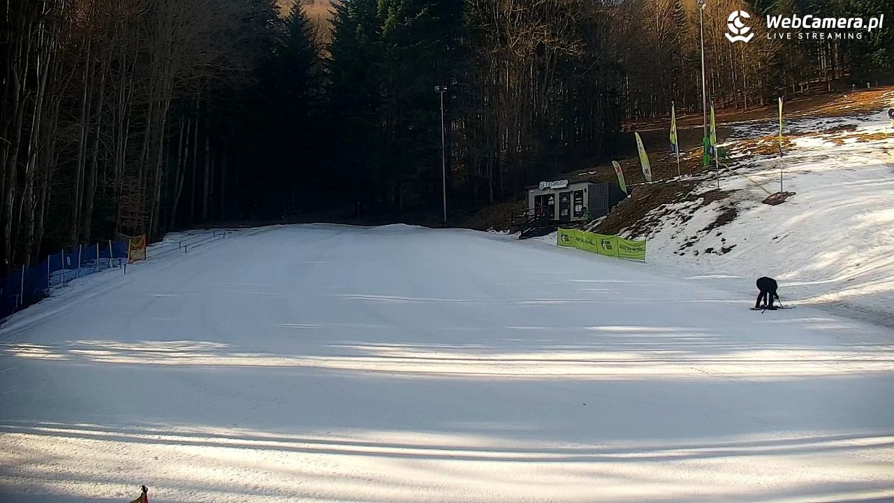 Rzyki - widok na dolny stok i orczyk w Czarnym Groniu - 08 marzec 2026, 08:20