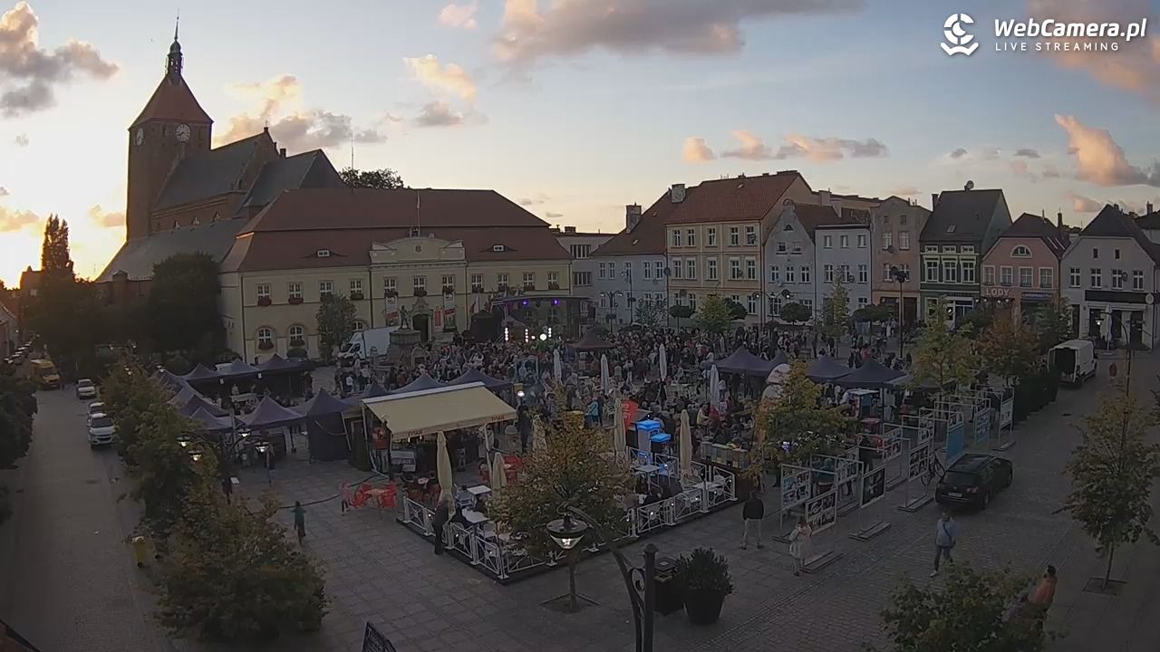 DARŁOWO - widok na Rynek - 24 sierpień 2025, 19:43