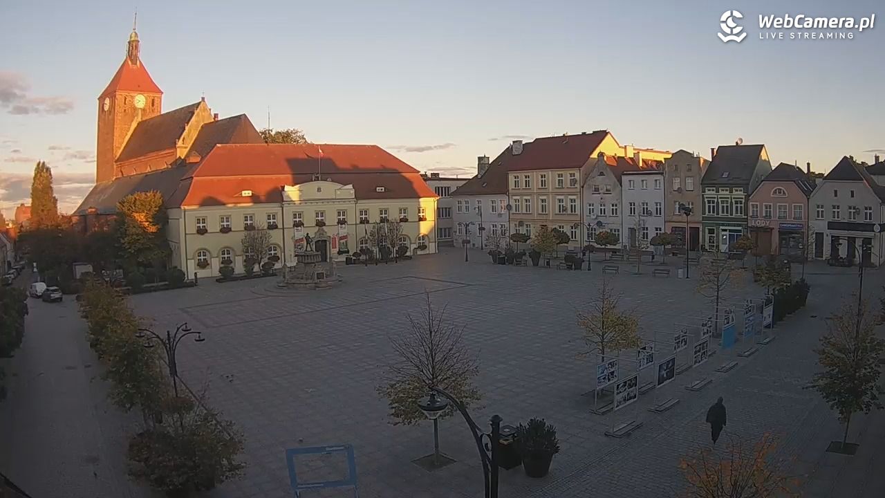 DARŁOWO - widok na Rynek - 19 październik 2025, 07:51