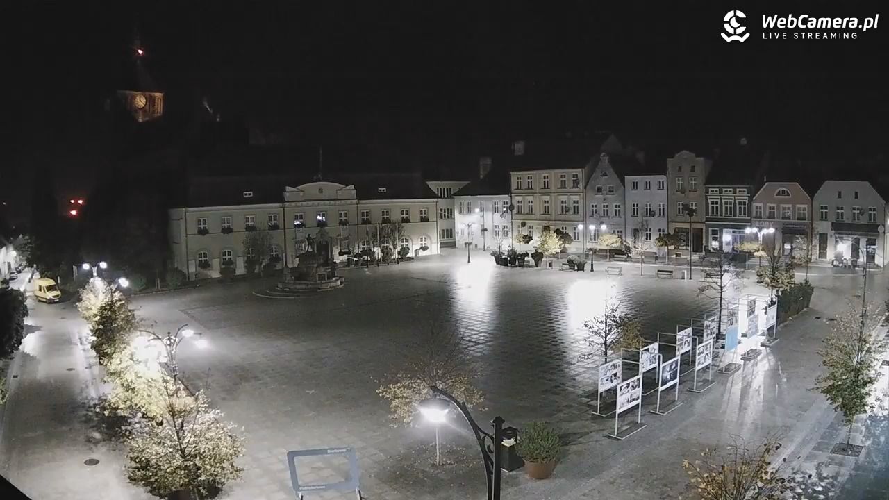 DARŁOWO - widok na Rynek - 23 październik 2025, 03:59