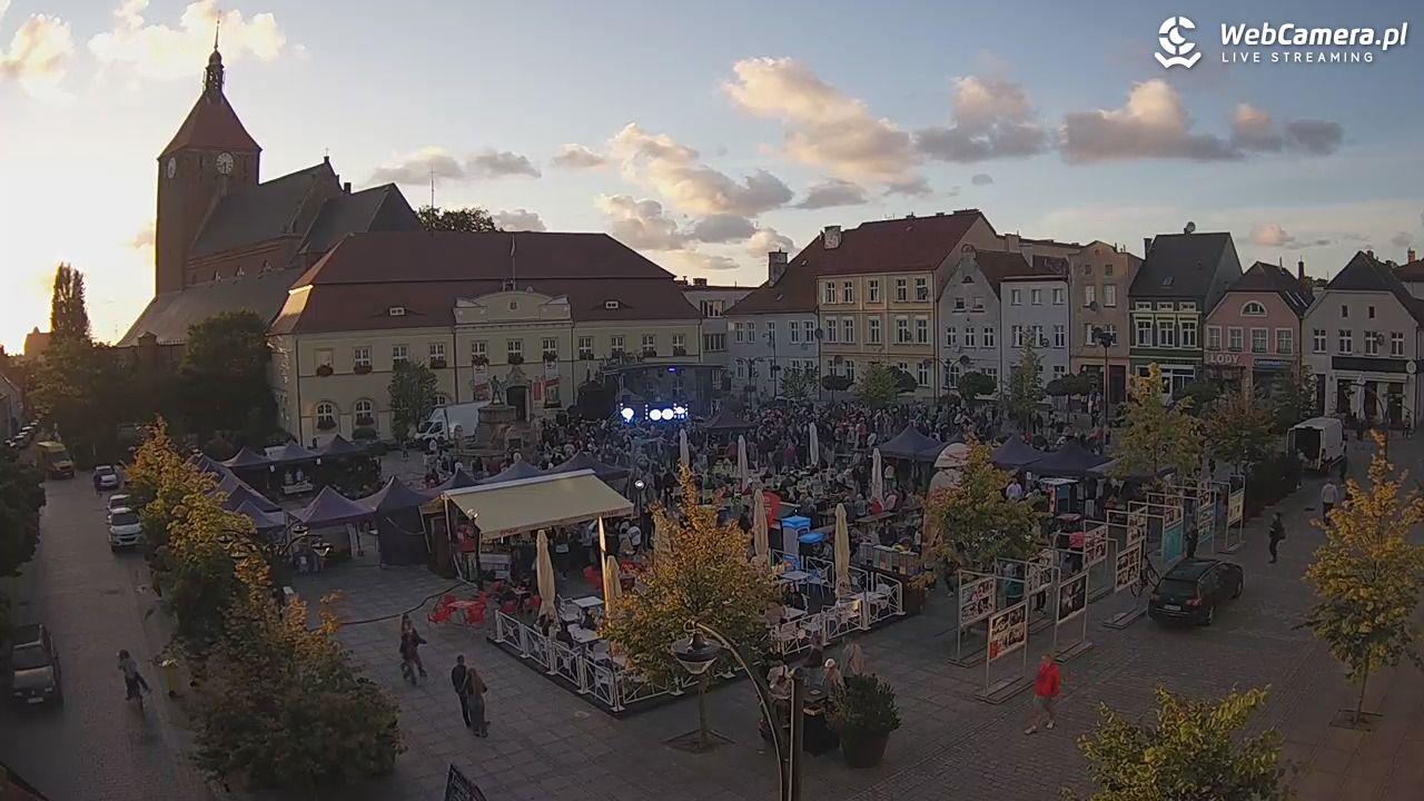 DARŁOWO - widok na Rynek - 24 sierpień 2025, 19:31