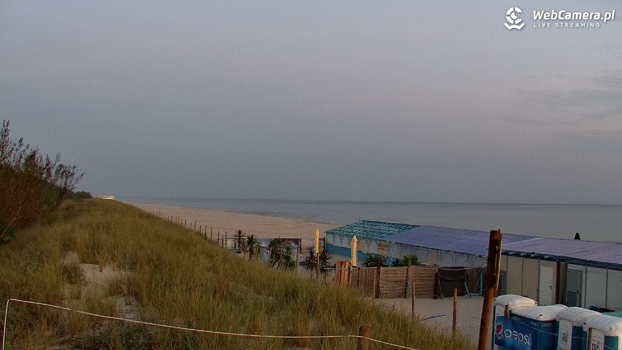 DĘBKI - widok na plażę - 02 wresień 2025, 05:37