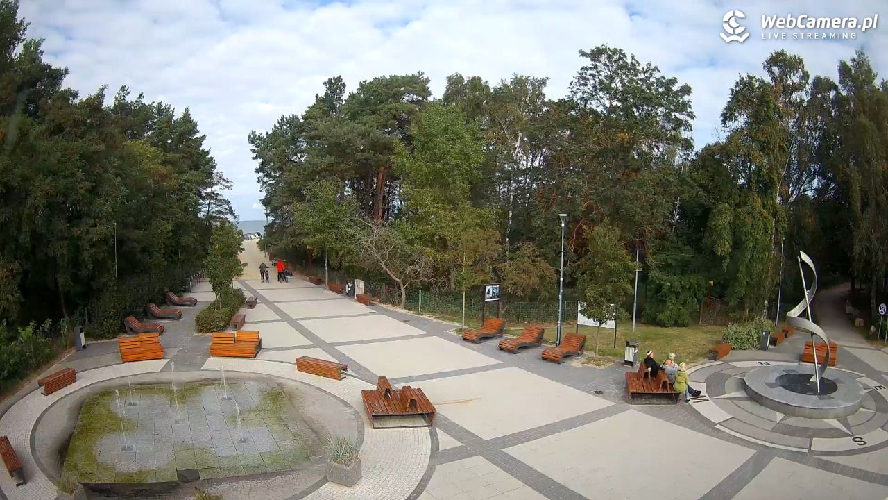 Dziwnówek - widok na deptak - 30 wresień 2025, 11:35